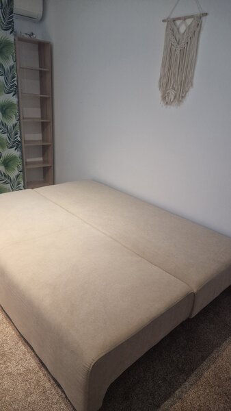 Vand canapea extensibila, dulap haine, biblioteca, comoda, set masa+scaune
